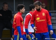 三亿体育体育课程-独一无二！一场足球比赛呈现出别样风采