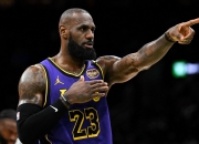 三亿体育体育培训-球迷热议：谁将成为本赛季的最佳球员？