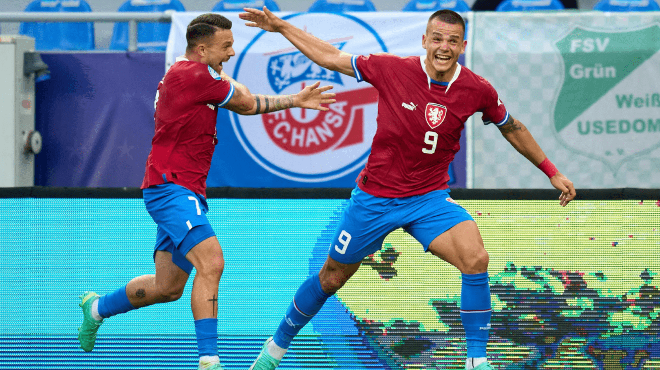 包含斯洛文尼亚客场大捷，小组出线形势乐观的词条