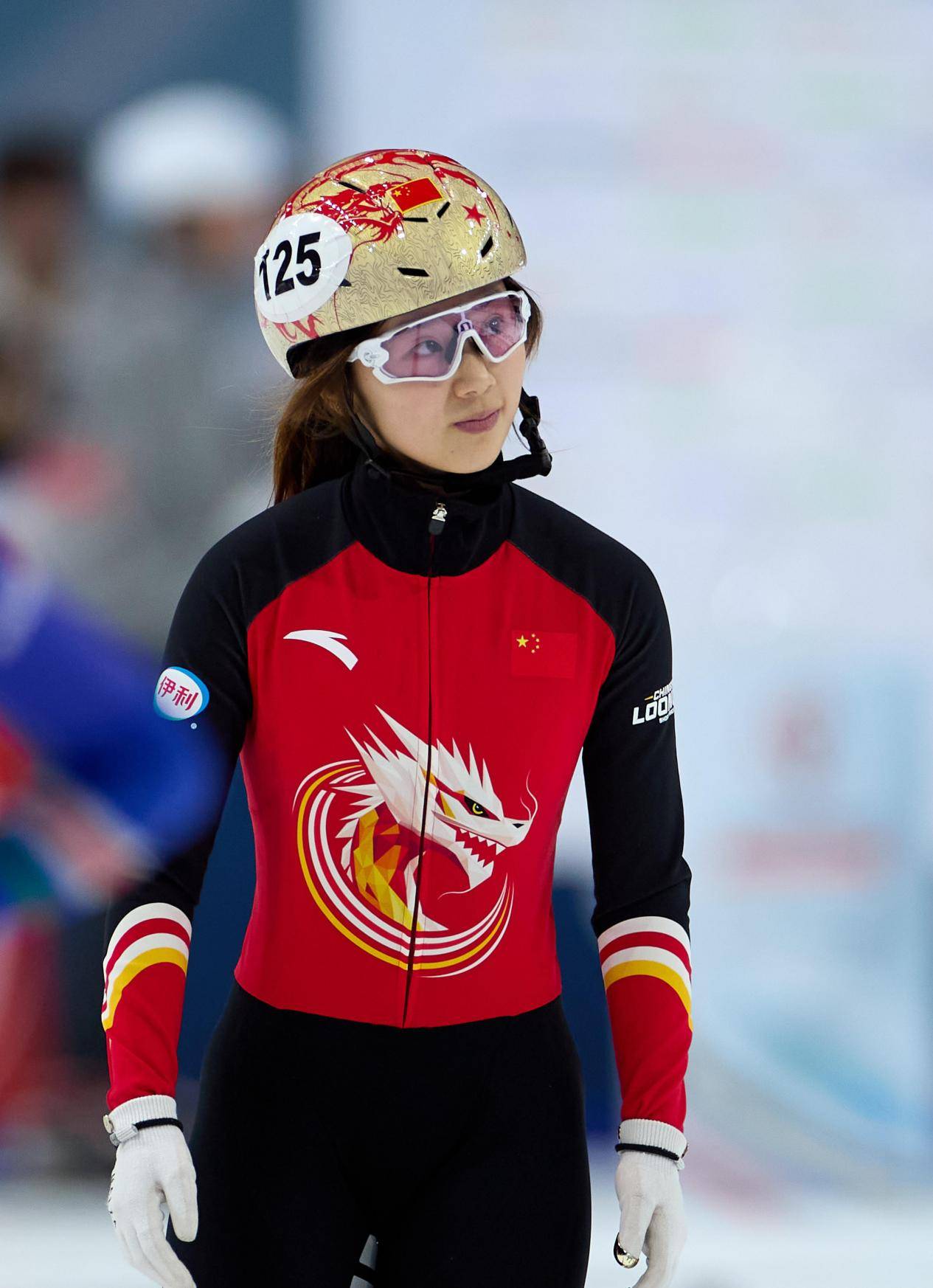 包含短道速滑女将矫健身姿，以绝对优势获得金牌的词条