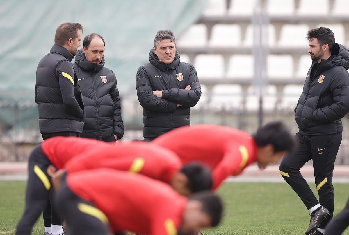 亚洲球队首次跻身欧预赛,备战氛围浓厚 亚洲球队首次跻身欧预赛,备战氛围浓厚