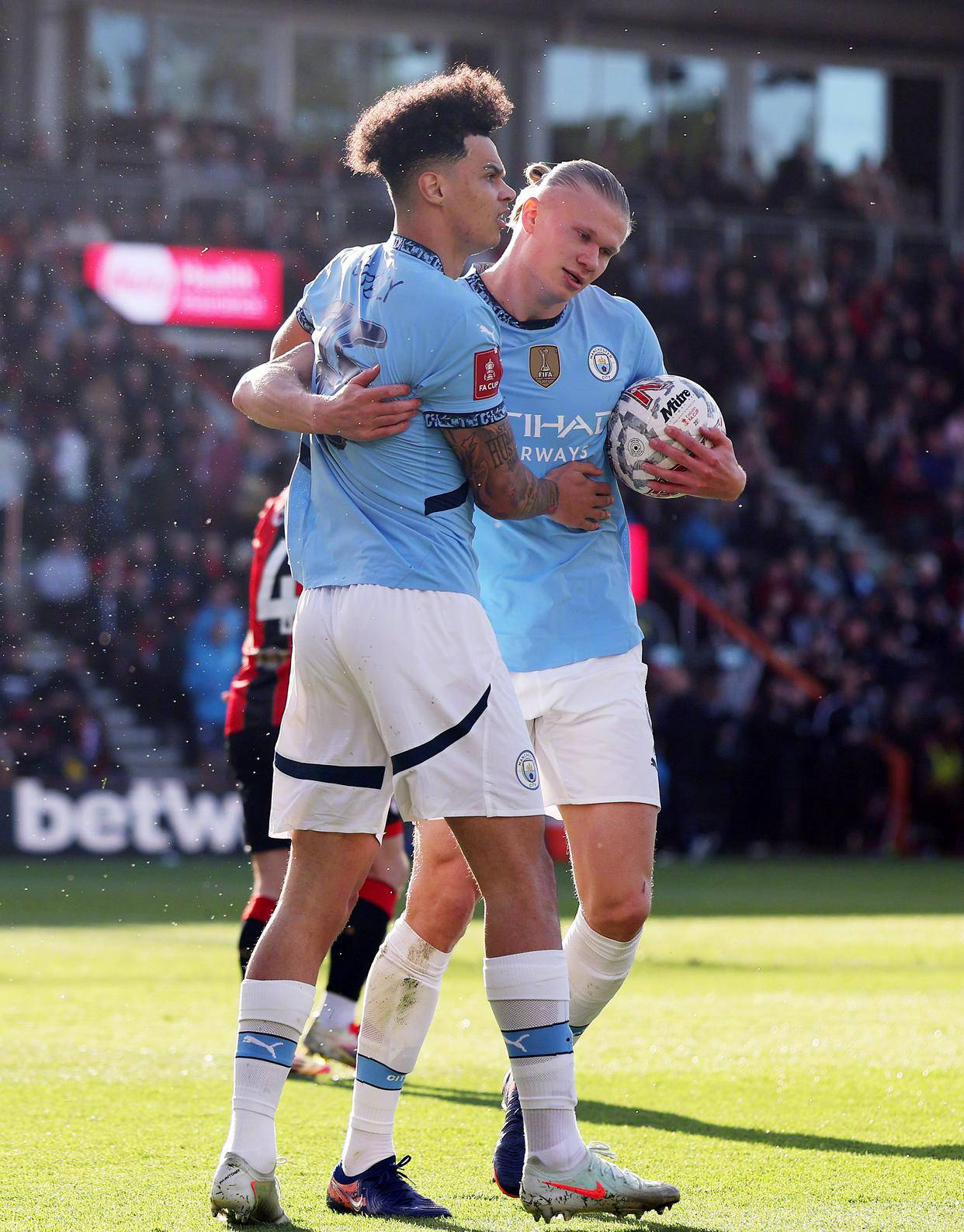 曼城防线表现不佳，球迷纷纷担忧的简单介绍