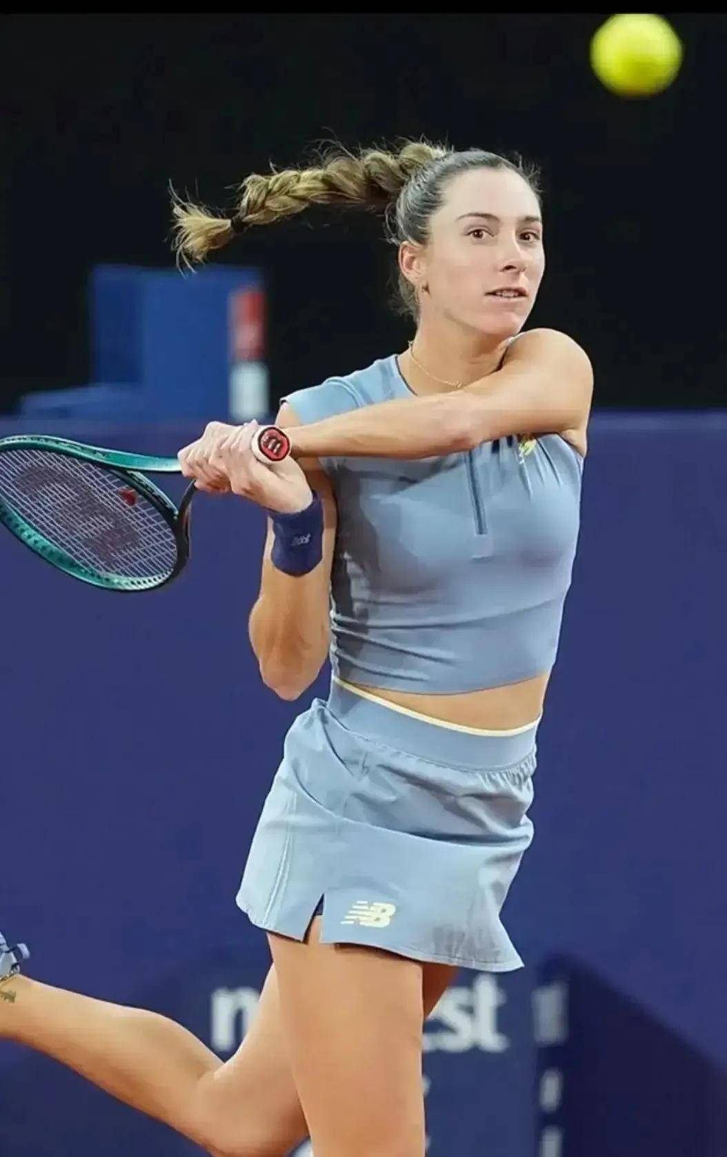 包含史诗级对决！女子网球赛场上惊险连连的词条