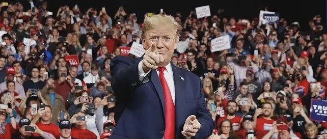 两队展现实力,球场上悬念此起彼伏 两队展现实力,球场上悬念此起彼伏