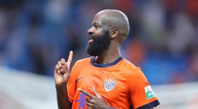 后卫因红牌遭遇停赛,球队士气受挫 后卫因红牌遭遇停赛,球队士气受挫