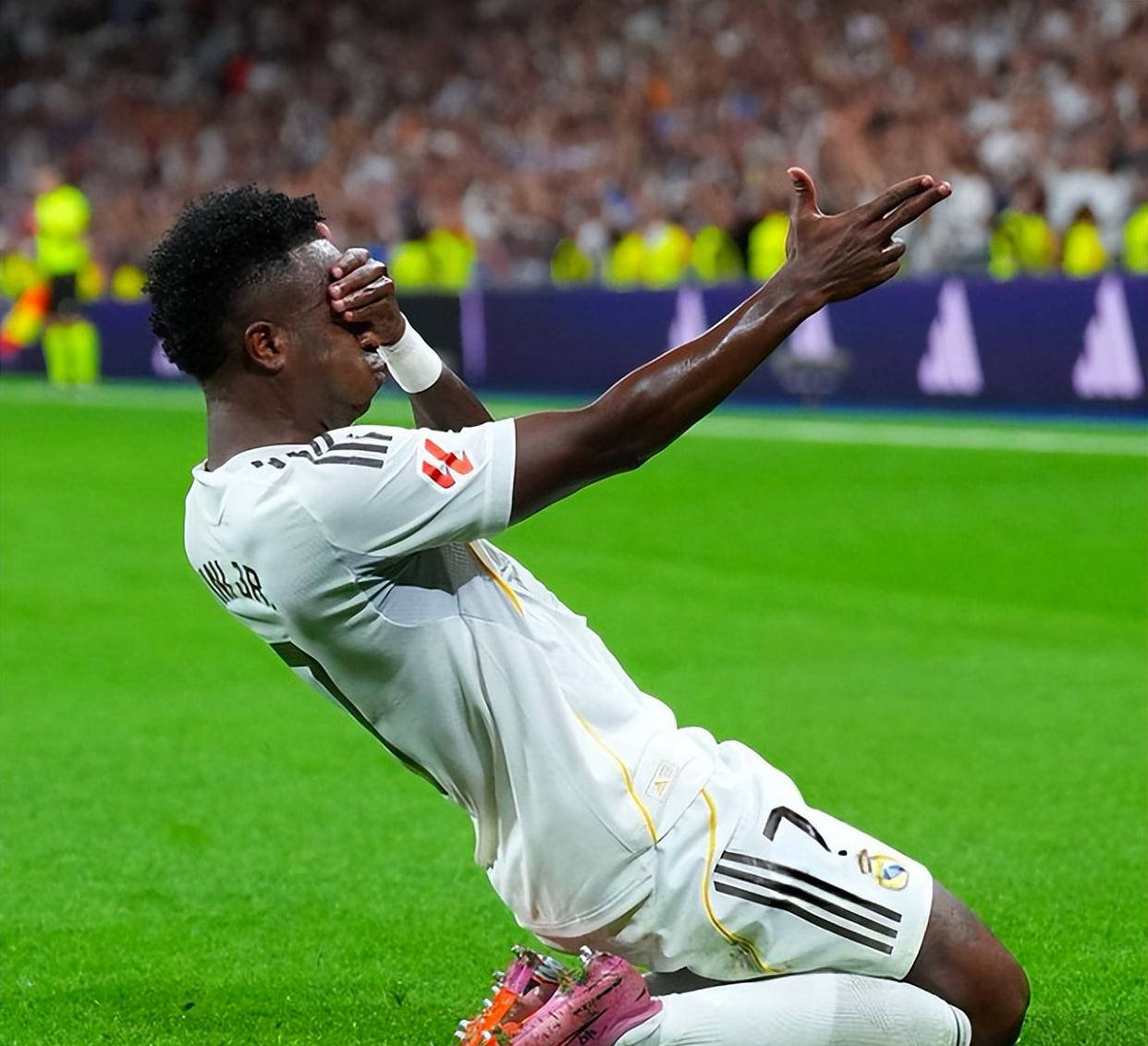 皇马主场获胜，小组领跑无悬念的简单介绍