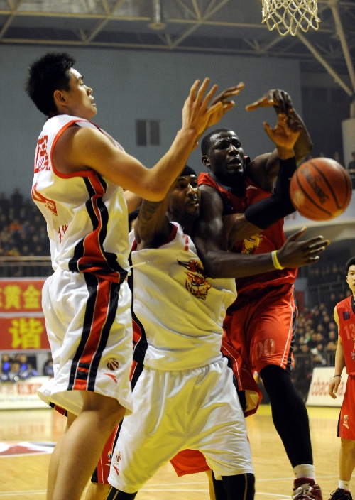 双方顽强拼抢,最终揭幕战落下帷幕的简单介绍 双方顽强拼抢,最终揭幕战落下帷幕的简单介绍