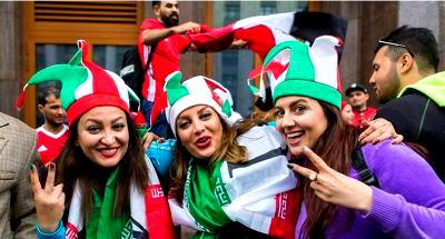 足球比赛现场瞬间引发球迷情感共鸣 足球比赛现场瞬间引发球迷情感共鸣