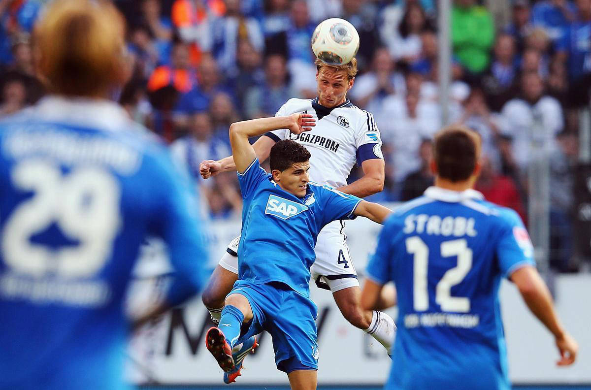 沃尔夫斯堡客场大胜，重返德国足球联赛前六的简单介绍